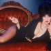 O conjunto de DJ de rádio dos anos 80 de Elvira é pura bondade retrô de Halloween