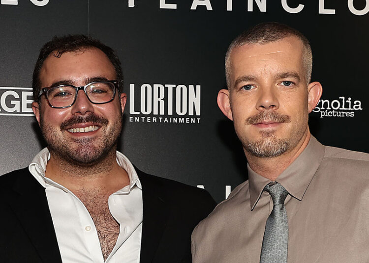 O diretor da planície Carmen Emmi tentou 'jogar bem' depois de lançar Russell Tovey