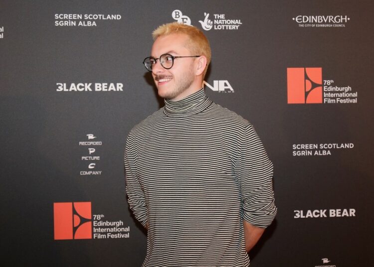 O diretor de 'Blue Film', Elliot Tuttle, assina com a Fusion Entertainment