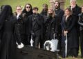 'O elenco mais poderoso da história': dois fiéis discutem The Celebrity Traitors UK
