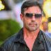 O ex-marido de Denise Richards reage às alegações de abuso dela