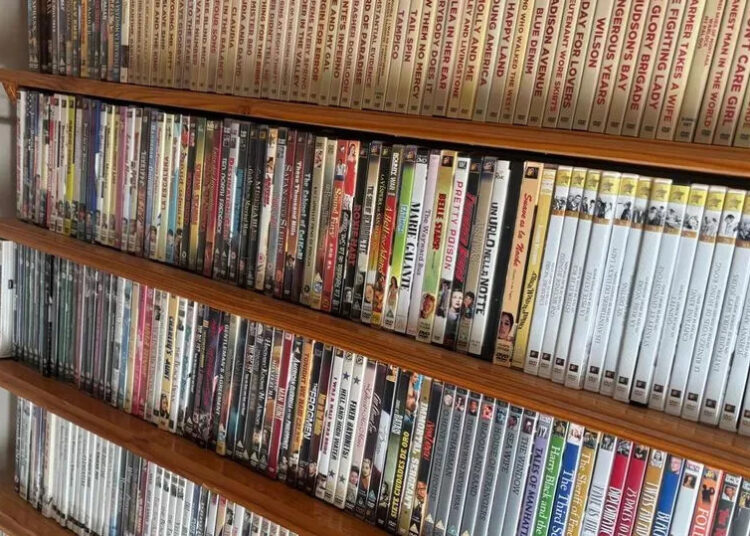 O fã de cinema de Midland transformou sua casa em um arquivo exclusivo de 15.000 filmes