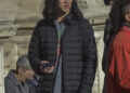 O filho mais novo de Michael Jackson, Bigi, visto no raro passeio de Los Angeles - National Enquirer