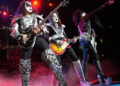 O guitarrista fundador do KISS, Ace Frehley, morre aos 74 anos