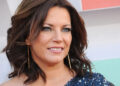 O ícone country dos anos 90, Martina McBride, apresenta o novo 'lindo garotinho' na família
