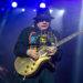 O ícone da música da Bay Area, Carlos Santana, rebate o boato de que ele se opôs à aparição de Bad Bunny no Super Bowl