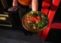 O novo bar mezcal de Jose Avila combina culinária mexicana e japonesa com música