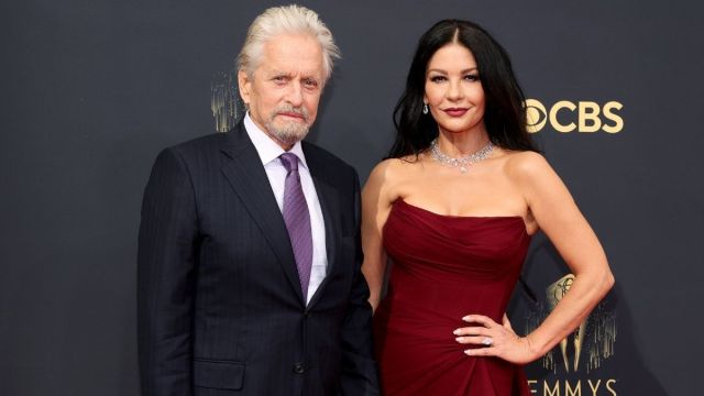 O novo caminho de vida de Catherine Zeta-Jones não envolve Michael Douglas, afirma a fonte