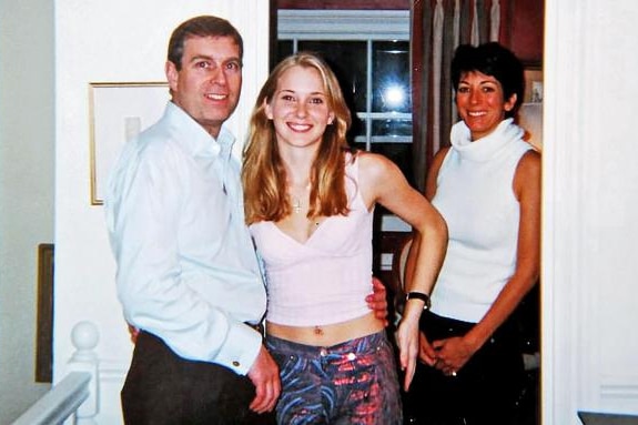 O príncipe Andrew disse a Jeffrey Epstein 'tocaremos mais em breve' por e-mail, relata a mídia do Reino Unido