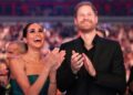 O príncipe Harry se sentiu 'isolado' depois do que Meghan Markle fez nas mídias sociais, diz a fonte
