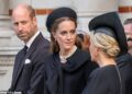 O príncipe William está ficando sem realeza - e como isso afetará o público por muitos anos