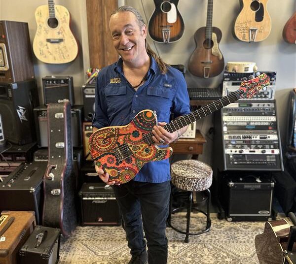 O programa de musicoterapia em New Berlim se expande além dos veteranos para os socorristas