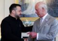 O rei Carlos recebe o presidente Volodymyr Zelenskyy após retornar da visita real