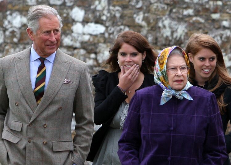 O rei Charles “protegeu” a princesa Beatrice e a princesa Eugenie, em meio ao rebaixamento do príncipe Andrew