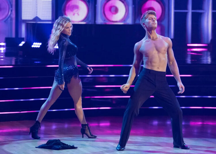 O sucesso de Robert Irwin 'Dancing With the Stars' provocou uma 'onda de interesse' em Hollywood