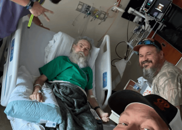 O tio Si Robertson da dinastia Duck está hospitalizado após complicações