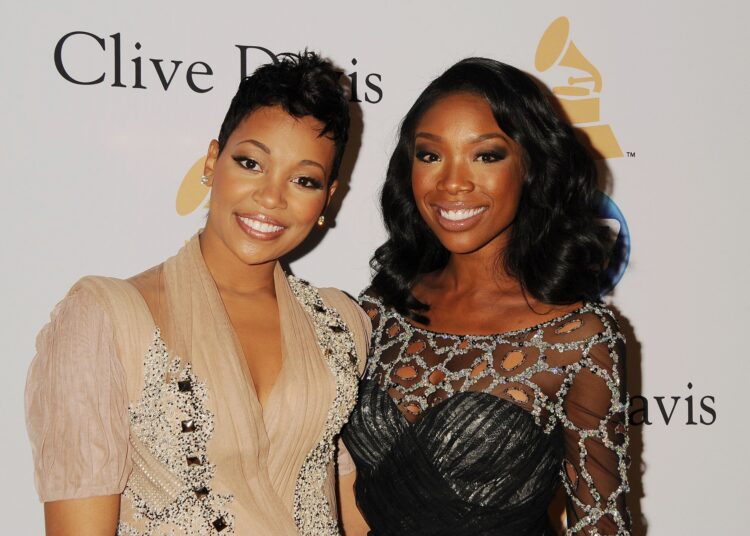 O último show de Monica e Brandy termina abruptamente, gerando confusão e indignação
