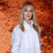O vestido com fenda na altura da coxa de Nicole Kidman cativa a Internet