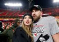 O vídeo antigo de Travis Kelce e Kayla Nicole ressurge em meio ao novo álbum de Taylor Swift