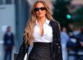 O visual preto e branco de Jennifer Lopez em Nova York traz drama de várias maneiras