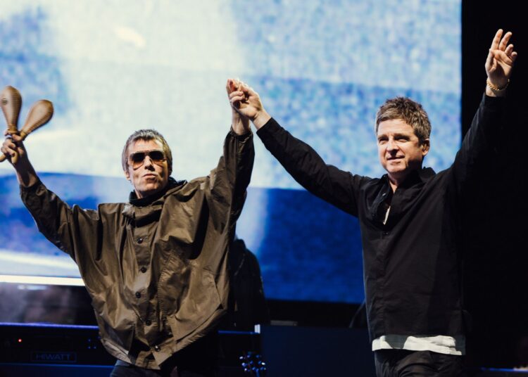 Oasis lança 'Project Rock N' Roll Stars', vendendo cópias para “colocar a música de volta nas escolas estaduais do Reino Unido”
