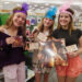 Os Swifties de Huntsville se reúnem em brilho e penas para comemorar o lançamento do TS12