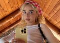 Os micro mini shorts e botas de Sabrina Carpenter lhe renderam um apelido: ‘Country Barbie’