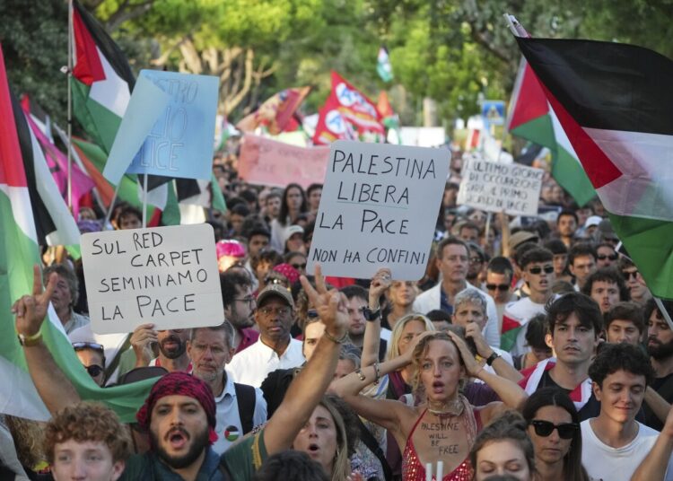 Os principais atores e diretores de Hollywood se comprometem a boicotar instituições cinematográficas israelenses