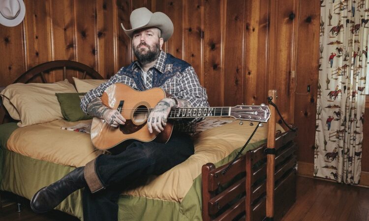 Ouça o excelente novo álbum de Joshua Hedley, ‘All Hat’