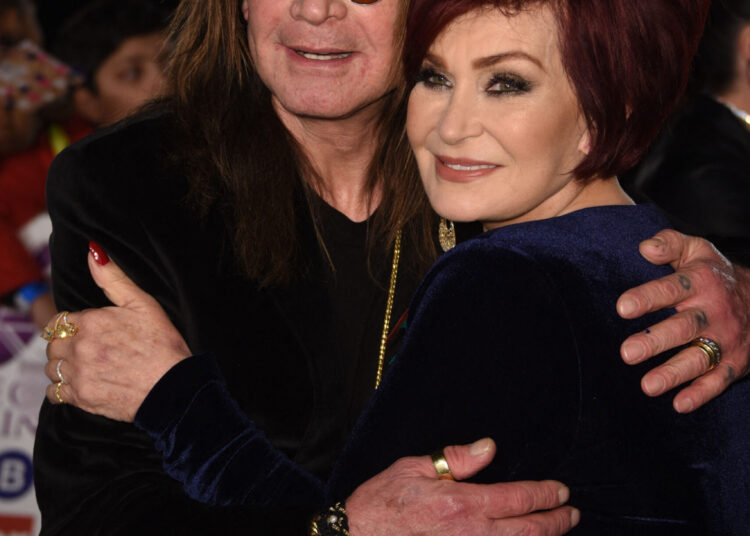 Ozzy Osbourne estava 'assustado' para voltar para o Reino Unido, disse que ele e Sharon não estavam acostumados a estar juntos na nova revista Doc - Globe