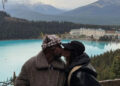Pacote de Justin e Hailey Bieber no PDA durante as férias em Chilly Mountain
