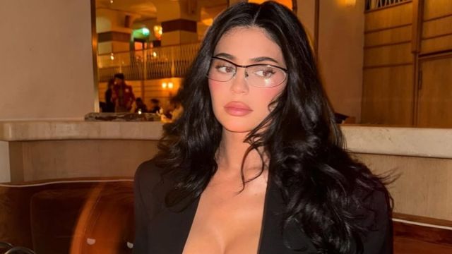 Para os fãs, Kylie Jenner 'comeu e não deixou migalhas' em um sutiã como um top