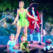 Paris Hilton e sua família de quatro pessoas vão para 'Slivingland' enquanto exibem suas fantasias de Halloween inspiradas em “Peter Pan”