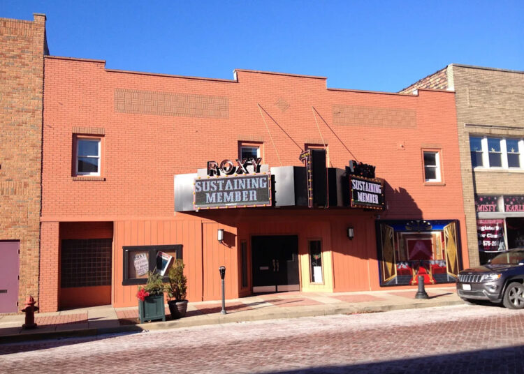 Partido 'Hocus Pocus' estabelecido no Roxy Theatre de Minerva