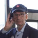 Paul Finebaum trabalha no drive-thru para o comercial de Zaxby enquanto avalia a candidatura ao Senado no Alabama