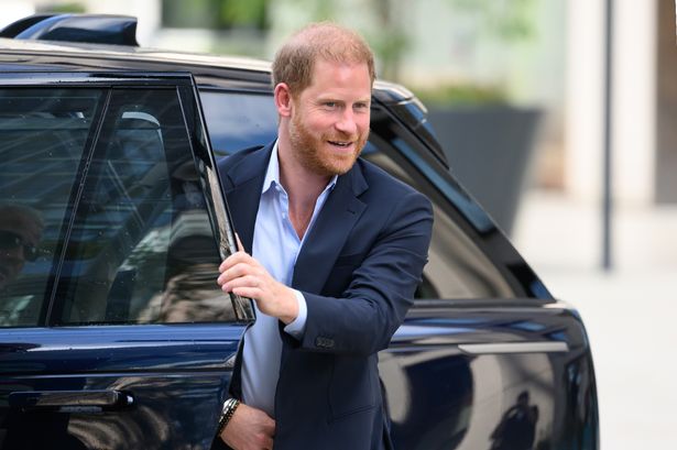 Perseguidor conhecido "dentro de jardas" do príncipe Harry duas vezes na visita do Reino Unido