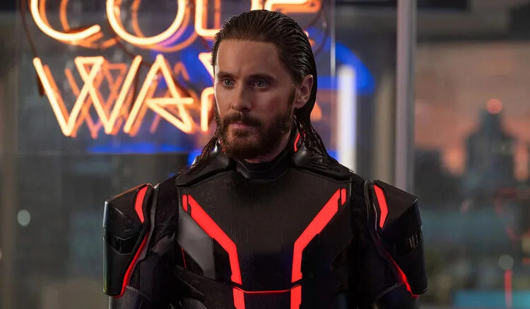 Personagem-título de Ares, o foco da sequência da Disney