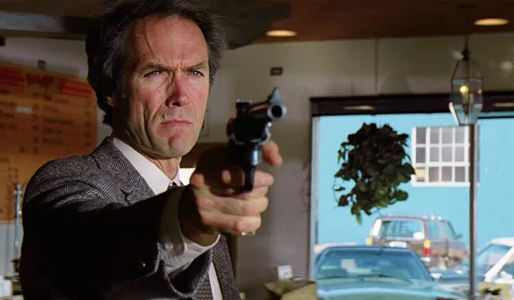 Por que Clint Eastwood concordou em estrelar Dirty Harry depois que Paul Newman rejeitou