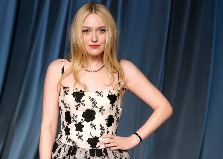 Por que Dakota Fanning está ‘super feliz em esperar’ por seu parceiro perfeito