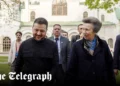 Princesa Royal conhece Zelensky durante a visita da Ucrânia