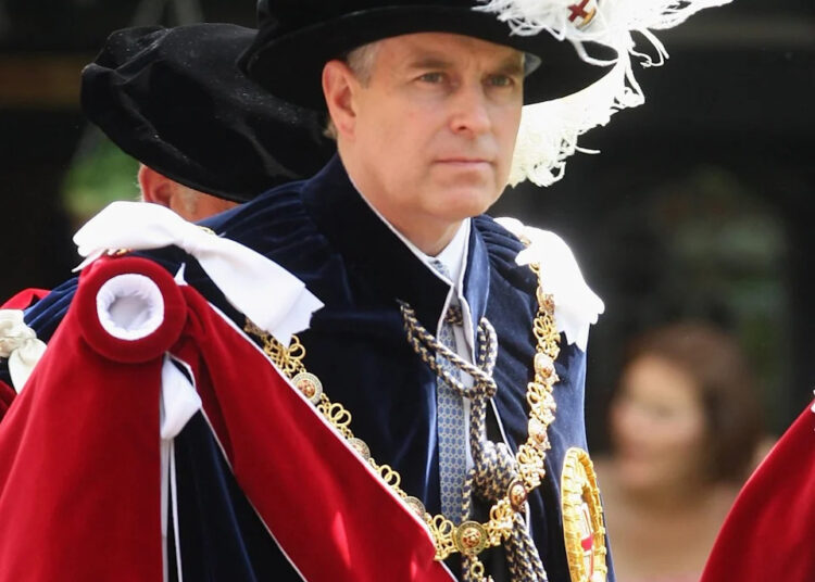 Príncipe Andrew 'em negociações avançadas para deixar Royal Lodge'