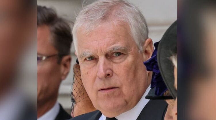 Príncipe Andrew perde todos os seus títulos reais após Jeffrey Epstein Fallout