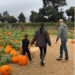 Príncipe Harry e Meghan Markle levam seus filhos para Pumpkin Patch