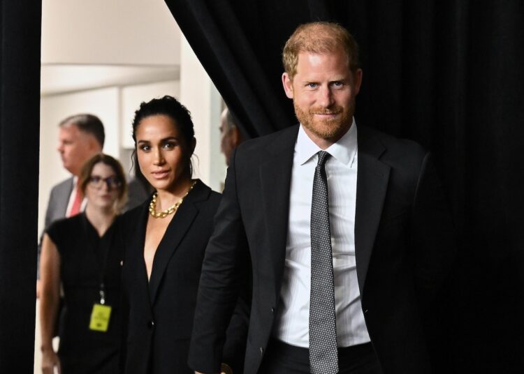 Príncipe Harry e Meghan Markle pedem às famílias que se juntem à luta contra políticas predatórias de mídia social