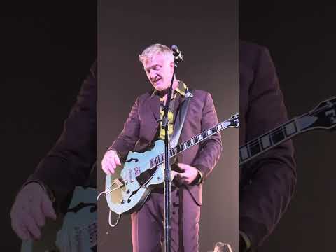 Queens of the Stone Age acabou de estrear uma nova música ao vivo