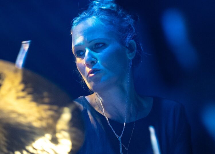 Quem é Anika Nilles? Novo baterista virtuoso de Rush