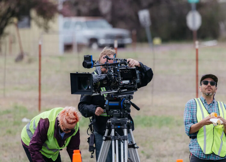 Quer participar de um filme? Filme de Oklahoma busca 100 figurantes para cena da fogueira