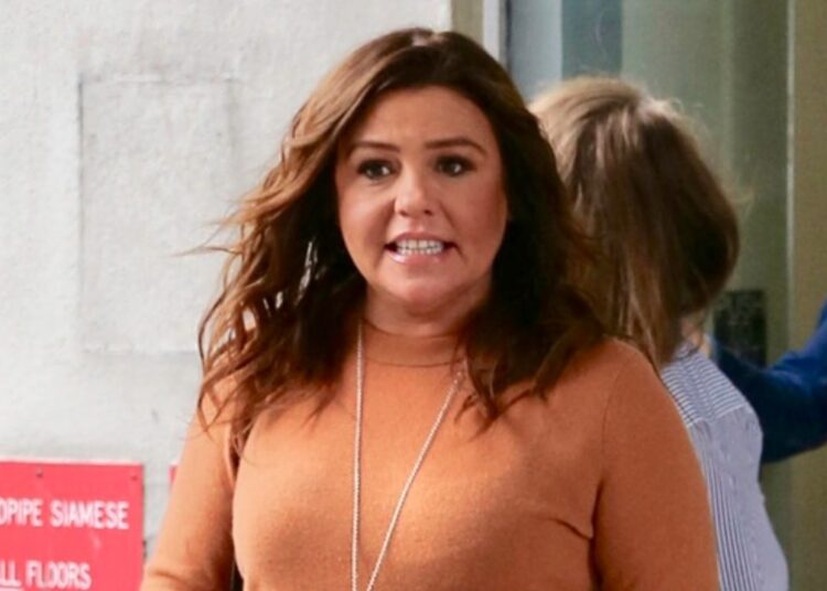 Rachael Ray critica os críticos que dizem que ela saiu dos holofotes: ‘Não sei do que estão falando’ – Star Magazine