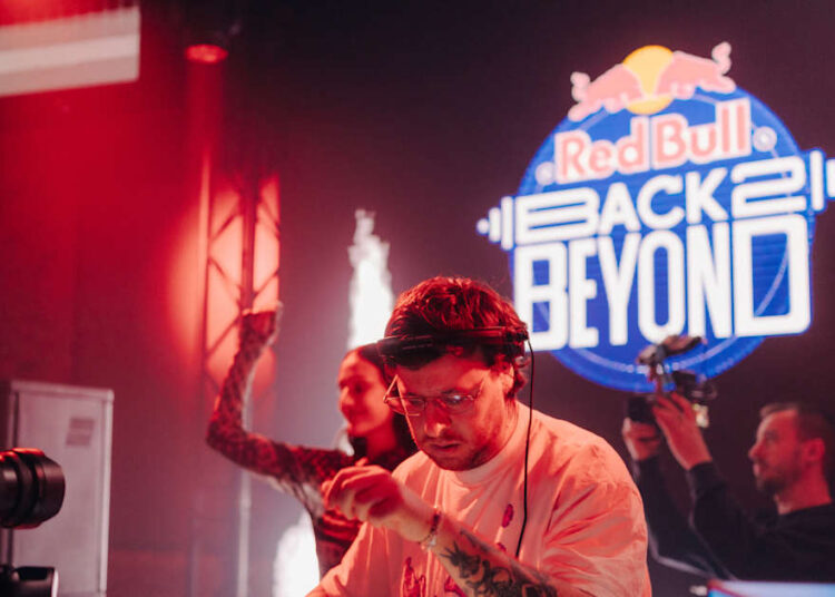 Red Bull Back2Beyond: Conjuntos de DJ B2B inesperados!