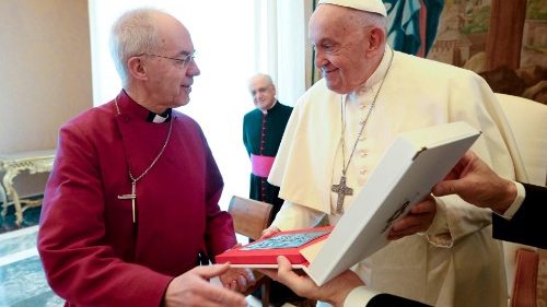 Rei Carlos recebe título de Confrateiro Real como sinal de ‘esperança’ com a Comunhão Anglicana